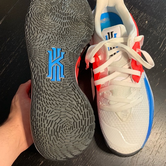 KYRIE IRVING BASKETBALL SHOES - Picture 4 of 4